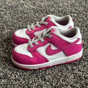 Girls Nikes hot pink 8c